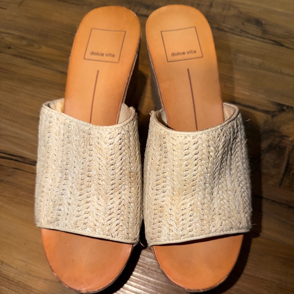 Dolce Vita Women's Tan Woven Mules 6.5